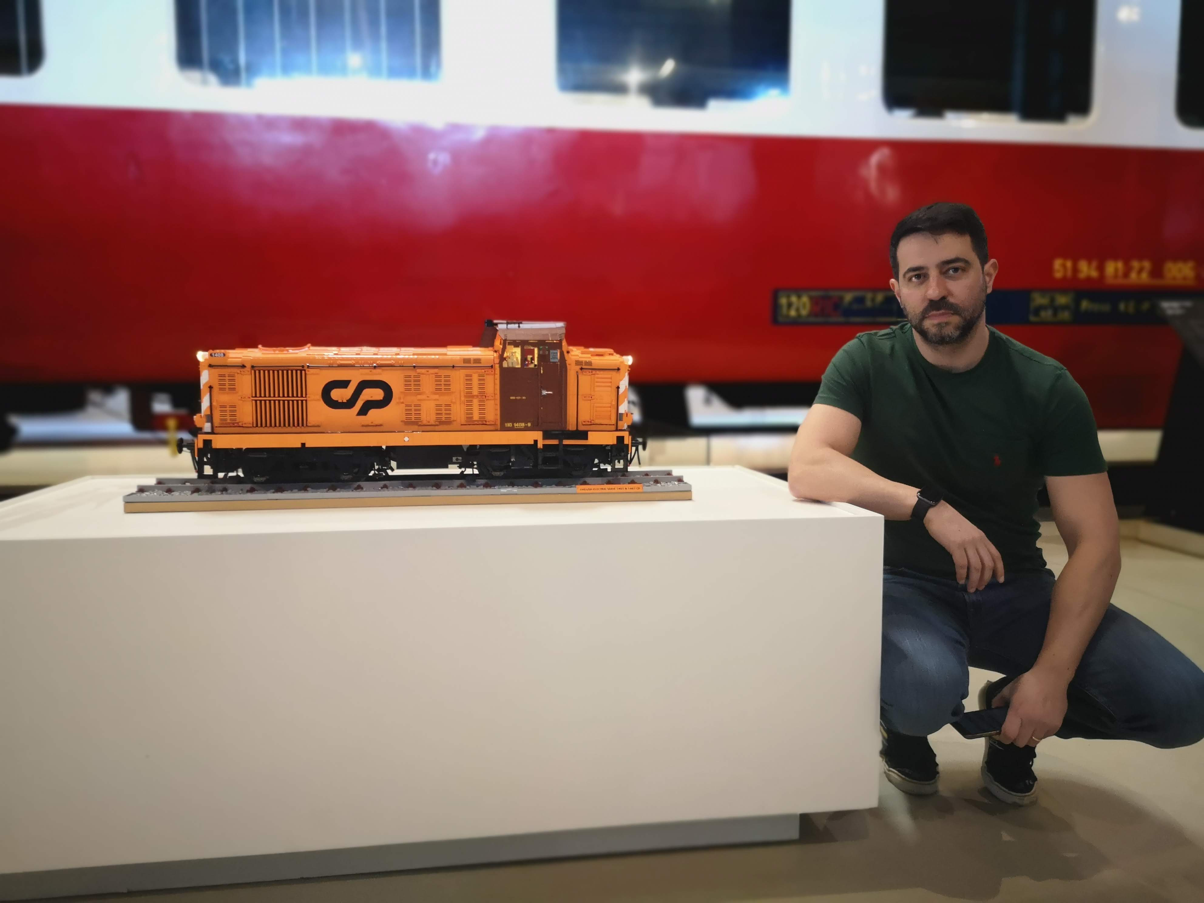 Museu Nacional Ferroviário recebe Locomotiva CP 1408 em Lego