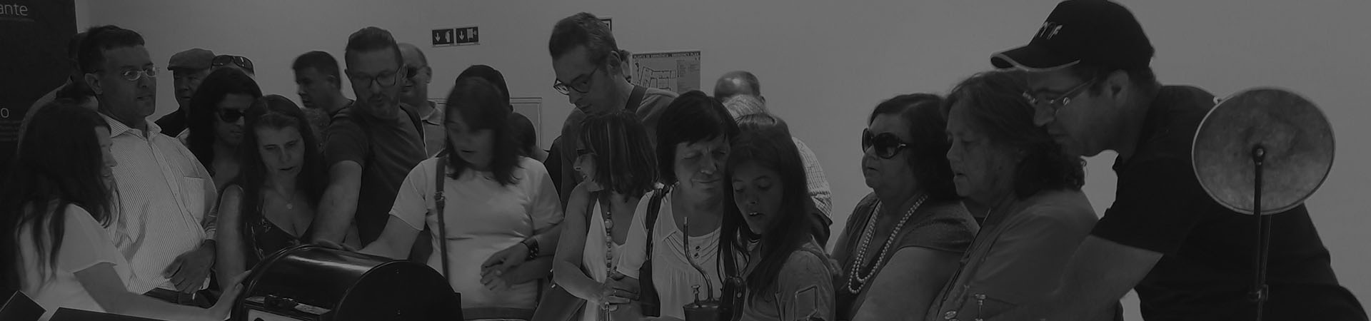 Photo of a group of blind and visually impaired visitors during a tactile visit